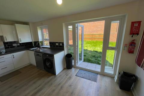 5 bedroom detached house to rent, 19 Fieldfare Way, CV4 8DX