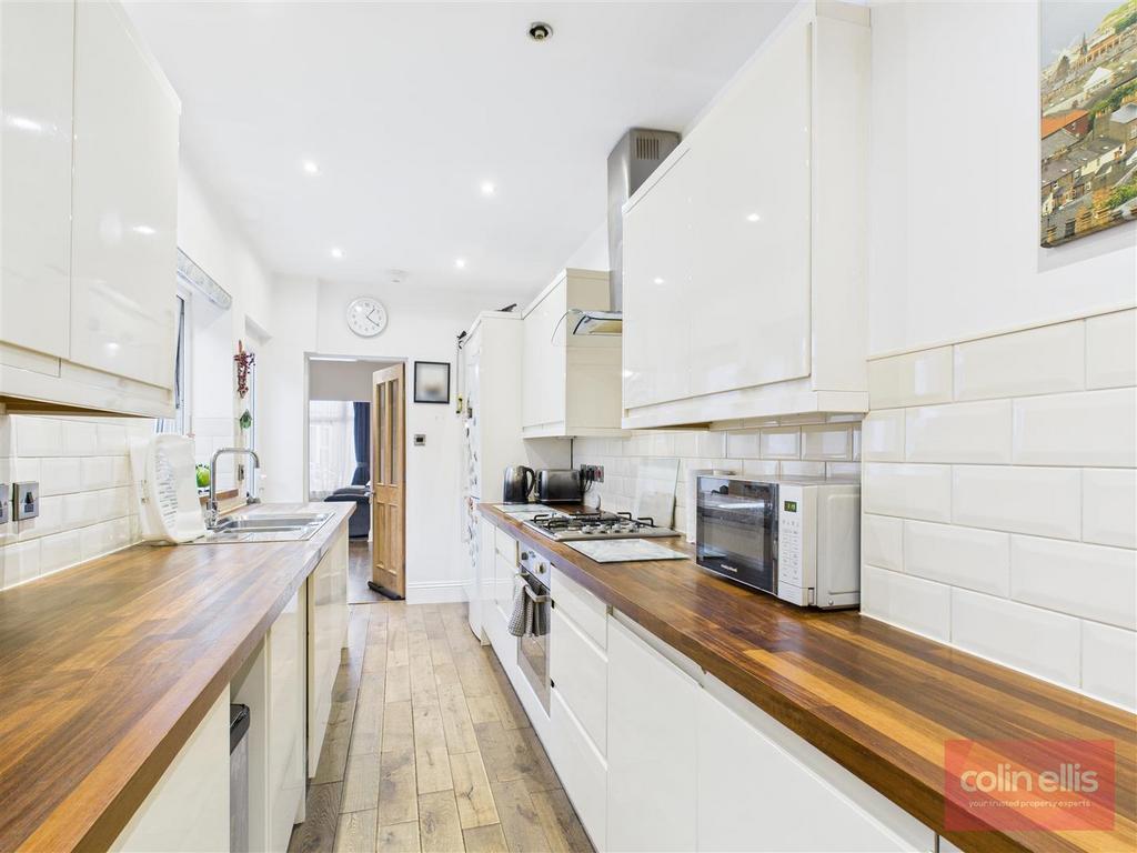 CAM05075 G0-PR0240-STILL015.jpg