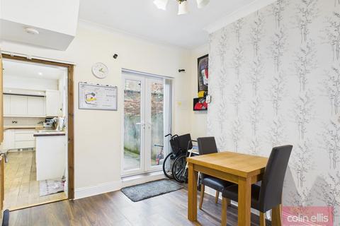 2 bedroom terraced house for sale, Spring Bank, Scarborough