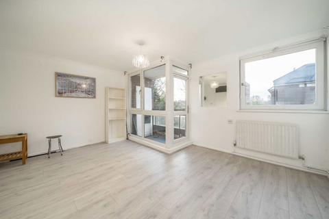 3 bedroom flat to rent, Willington Road, London SW9
