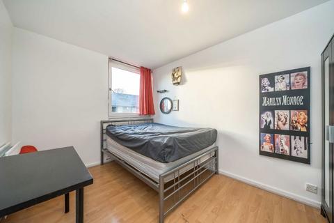 3 bedroom flat to rent, Willington Road, London SW9