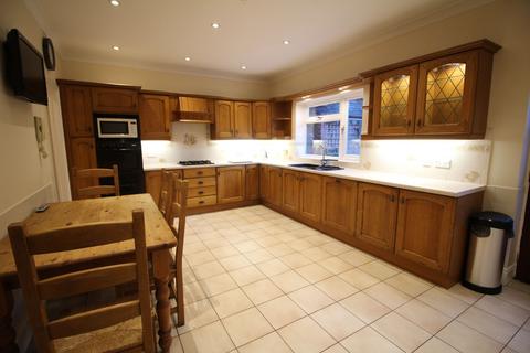 4 bedroom semi-detached house to rent, Stratford Road, Shirley, Solihull, B90
