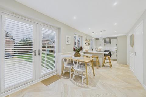 5 bedroom detached house for sale, Everdon Drive, Scholars Green, NN2 7FR