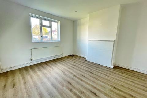 3 bedroom terraced house to rent, East Road, Chadwell Heath, RM6
