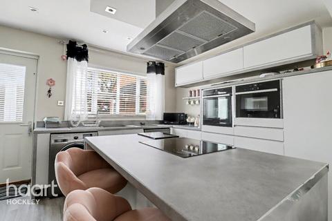4 bedroom detached house for sale, Victory Lane, Rochford