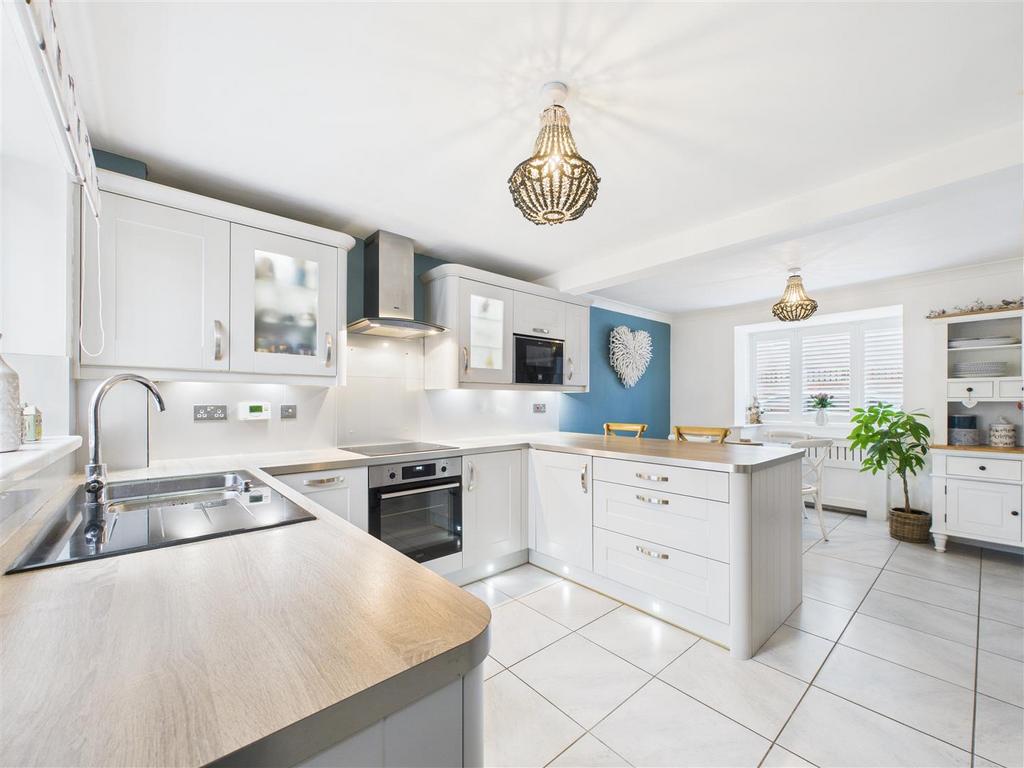 CAM03303 G0-PR0259-STILL008.jpg