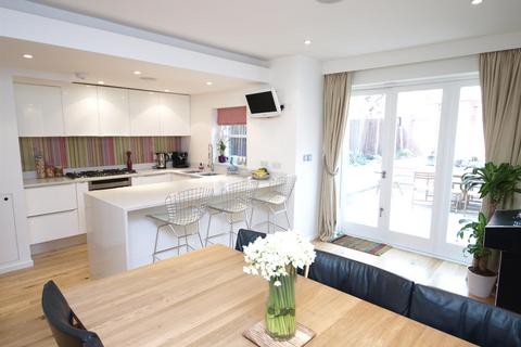 3 bedroom flat for sale, Goldhurst Terrace, South Hampstead NW6