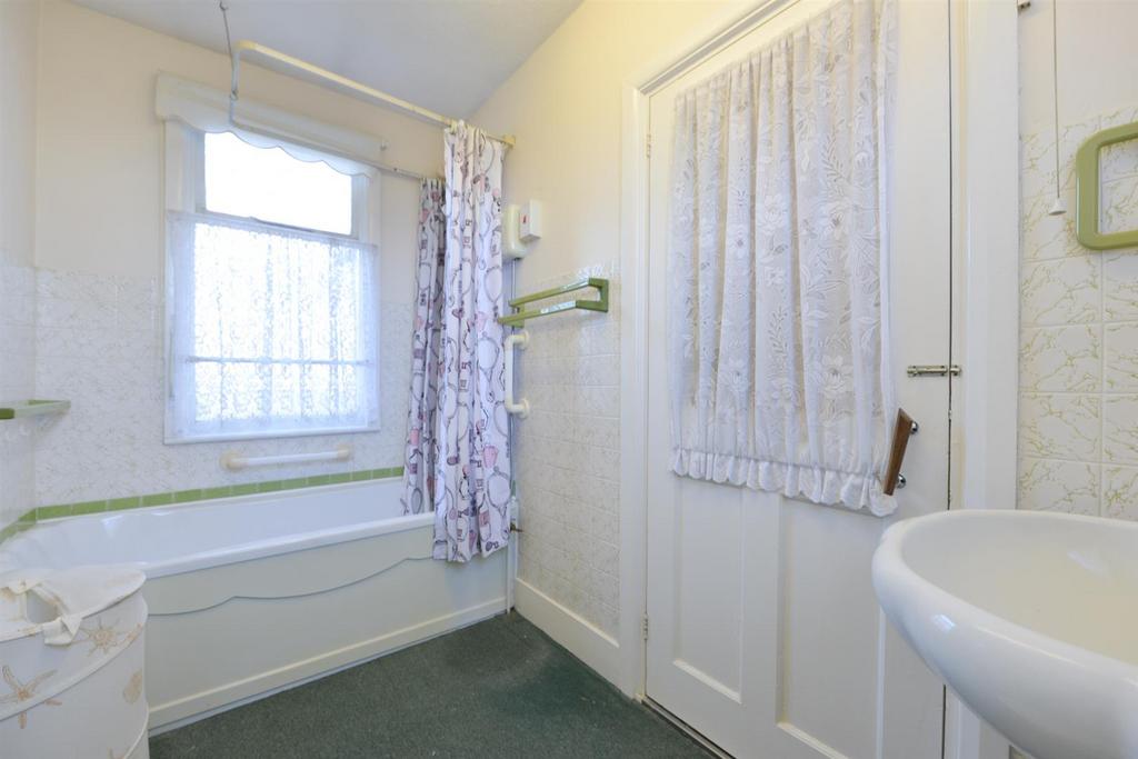 Bathroom..jpg