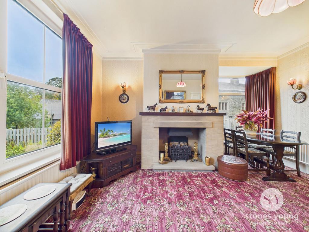 Lounge &amp; Dining Room
