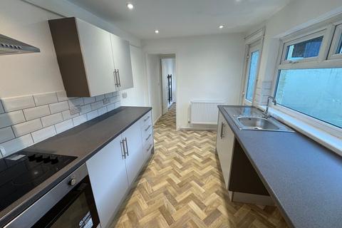 3 bedroom terraced house to rent, King Street, Cwm, NP23