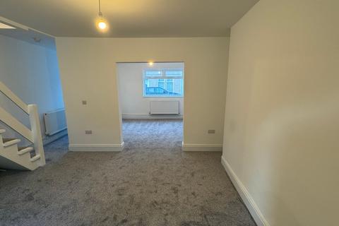 3 bedroom terraced house to rent, King Street, Cwm, NP23