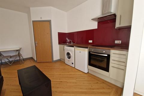 Studio to rent, Princess Way, Swansea