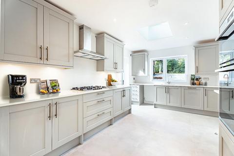 4 bedroom end of terrace house for sale, Batchwood Drive, Hertfordshire AL3