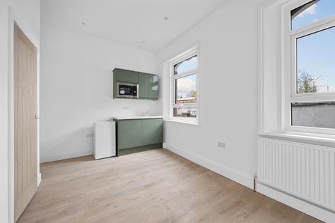 1 bedroom property to rent, Coombe Lane, London SW20