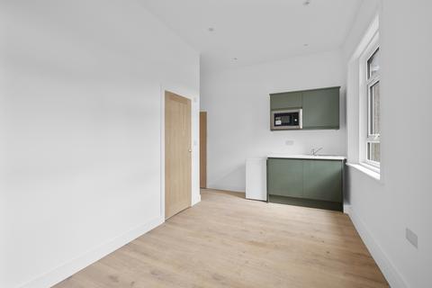 1 bedroom property to rent, Coombe Lane, London SW20