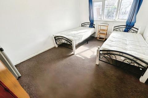1 bedroom in a house share to rent, Chesterton Road, London E13