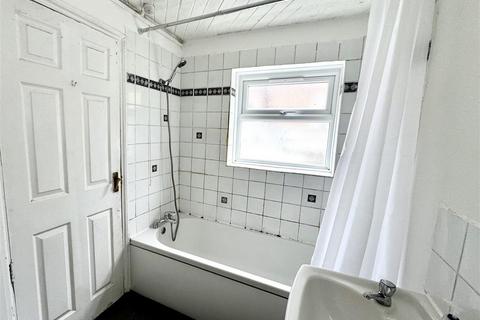 3 bedroom terraced house to rent, Tavistock Road, Stratford
