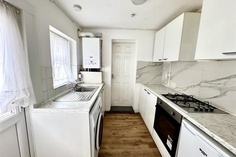 3 bedroom terraced house to rent, Tavistock Road, Stratford