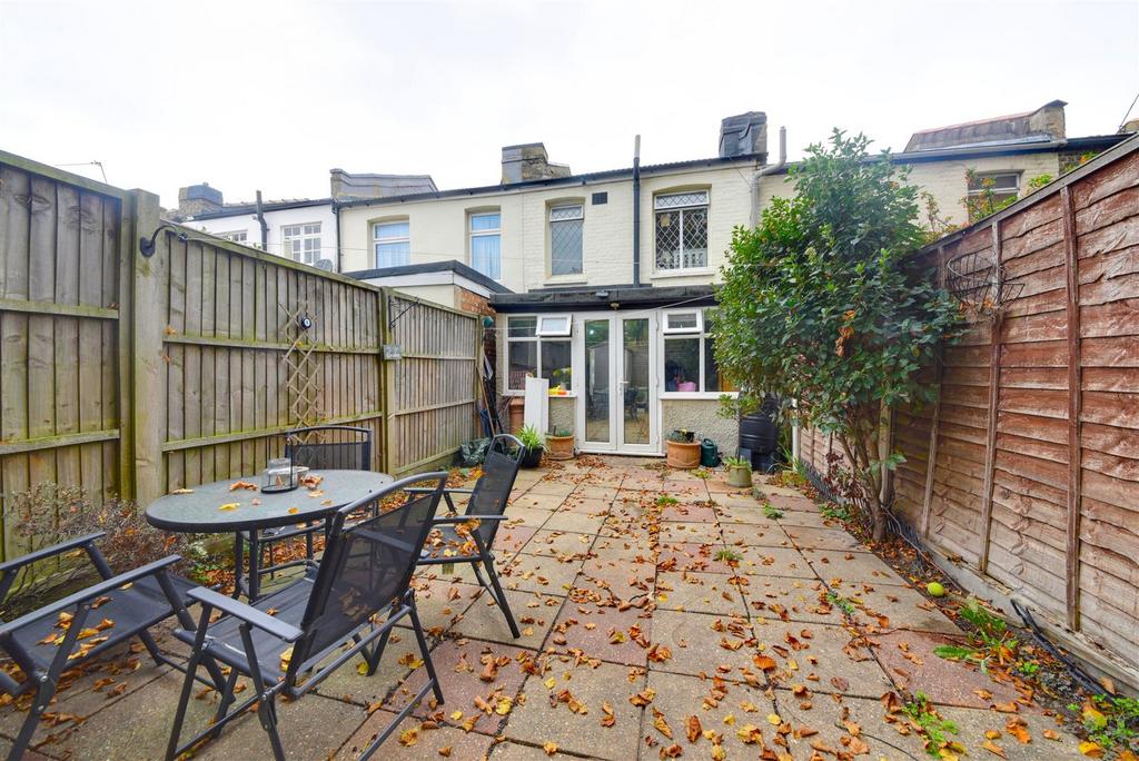 56 Brackenbury Road Pic 2.png