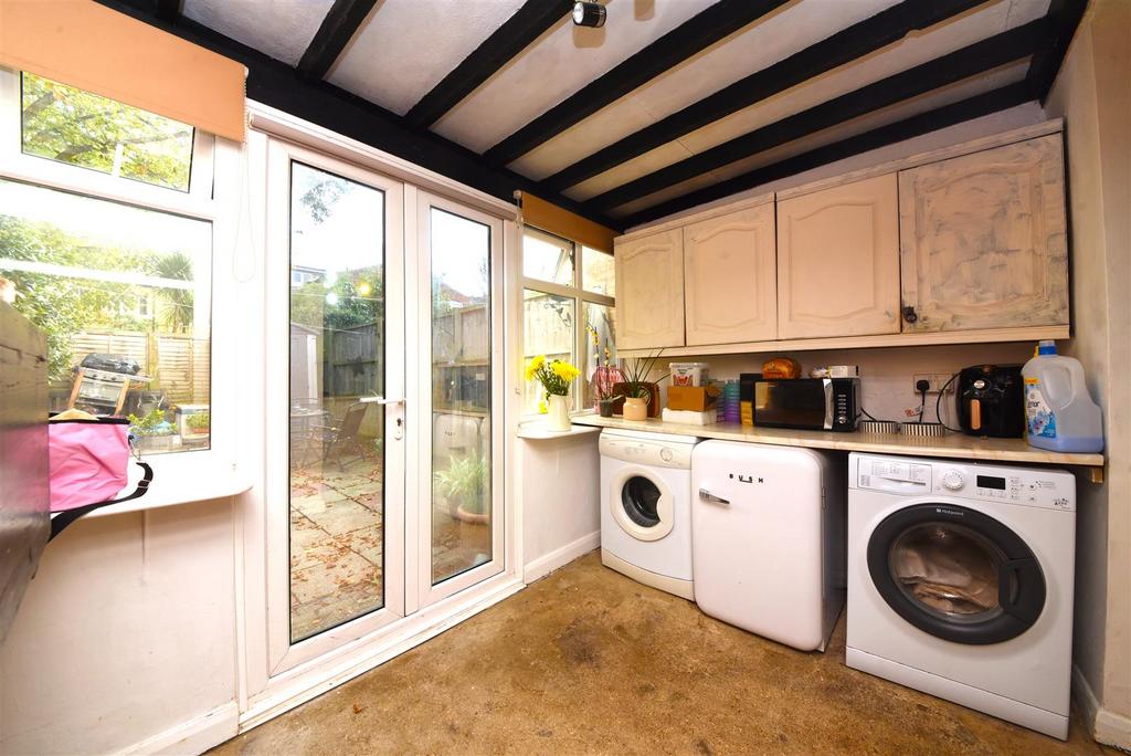 56 Brackenbury Road Pic 4.png