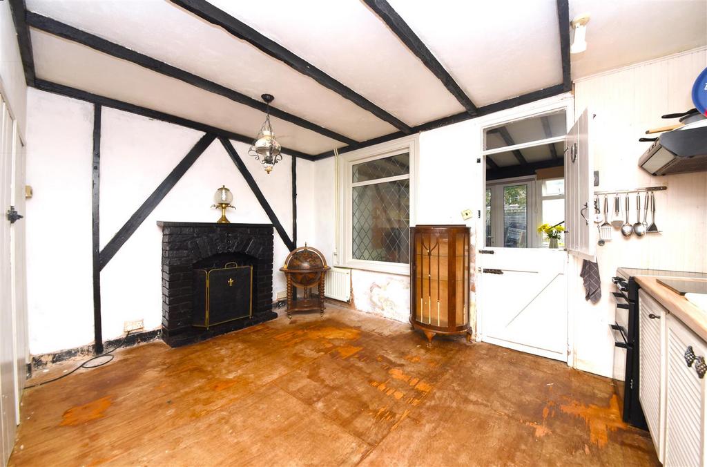 56 Brackenbury Road Pic 6.png