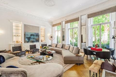 3 bedroom flat to rent, Ennismore Gardens, London, SW7