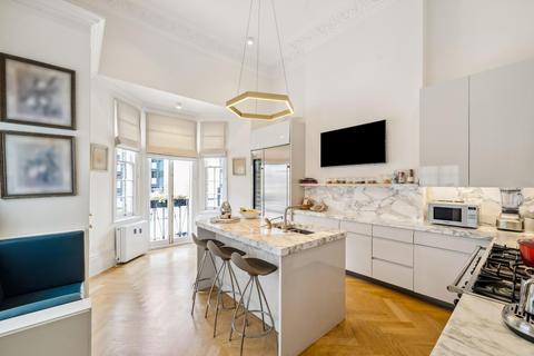 3 bedroom flat to rent, Ennismore Gardens, London, SW7