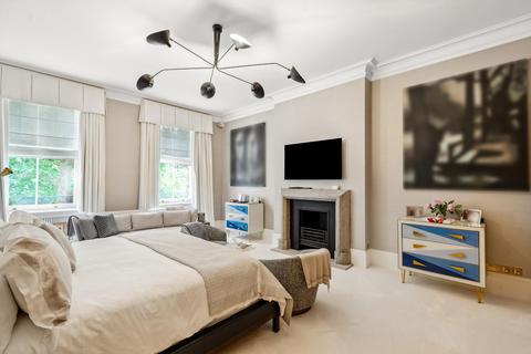 3 bedroom flat to rent, Ennismore Gardens, London, SW7