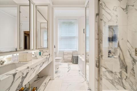 3 bedroom flat to rent, Ennismore Gardens, London, SW7