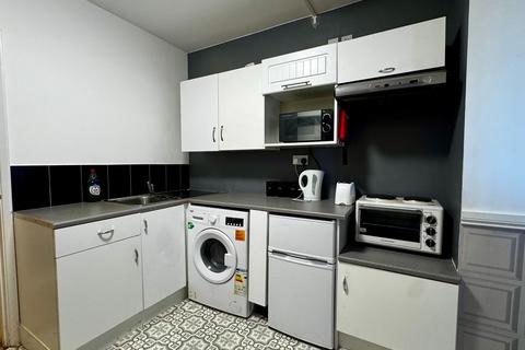 Studio to rent, Harrow On The Hill, London HA1