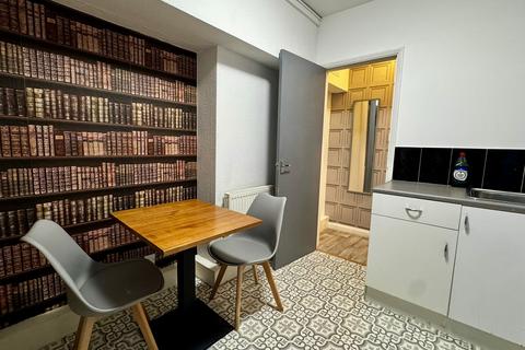 Studio to rent, Harrow On The Hill, London HA1
