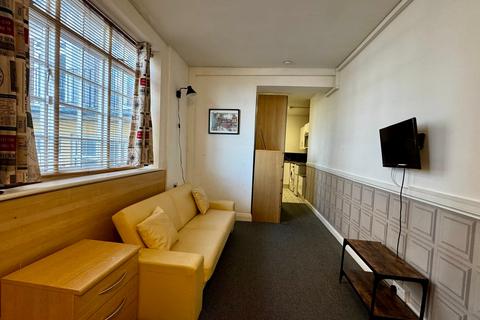 Studio to rent, Harrow On The Hill, London HA1
