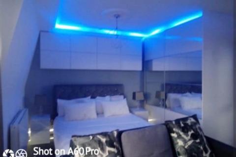 Studio for sale, Cromwell Road, London SW5