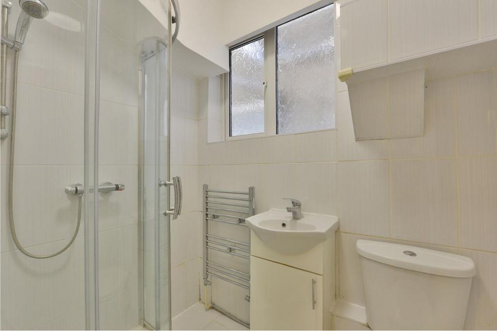 2@32 Clifton Gdns.09.jpg