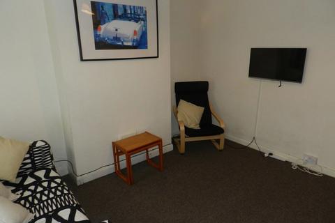 2 bedroom terraced house to rent, Cecil Street, Lenton, Nottingham, NG7 1GZ