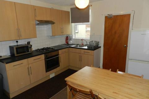 2 bedroom terraced house to rent, Cecil Street, Lenton, Nottingham, NG7 1GZ