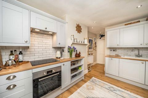 2 bedroom flat for sale, Ingelow Road, London SW8