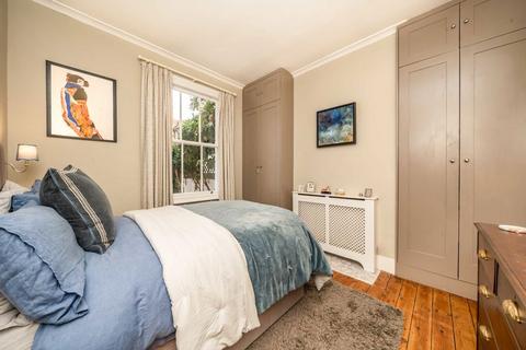 2 bedroom flat for sale, Ingelow Road, London SW8
