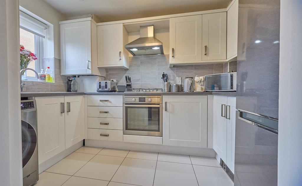 Fitted kitchen to front