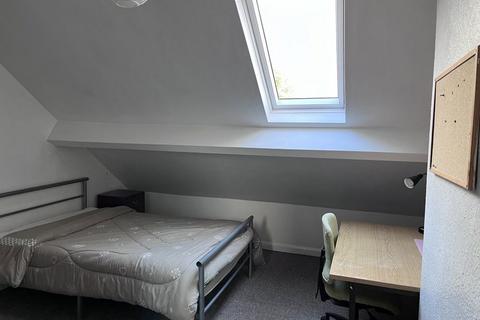 4 bedroom terraced house to rent, Birkin House, Dunkirk, Nottingham, NG7 2JT