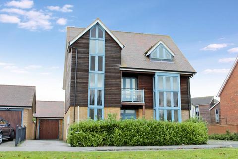 6 bedroom detached house to rent, Kingswear Drive, Broughton