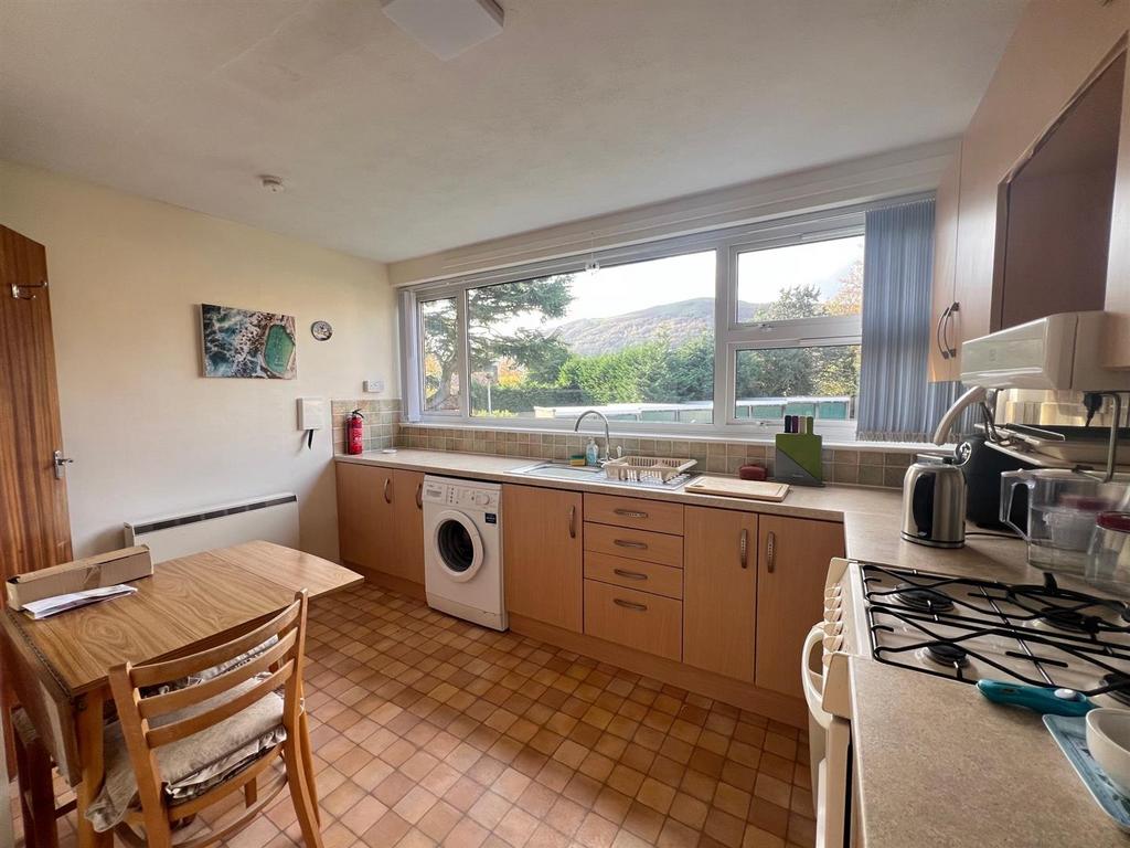 Kitchen 2.jpg