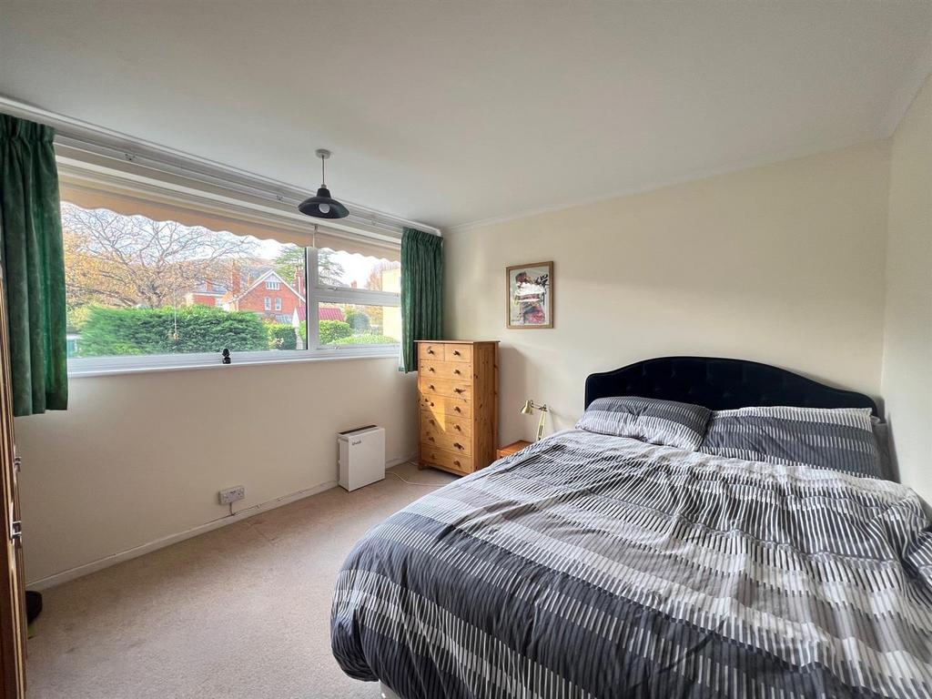 Bed 1.jpg