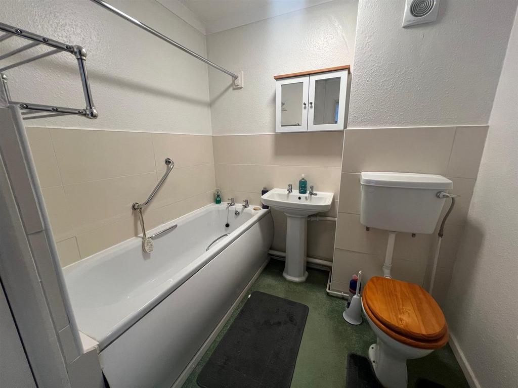 Bathroom.jpg