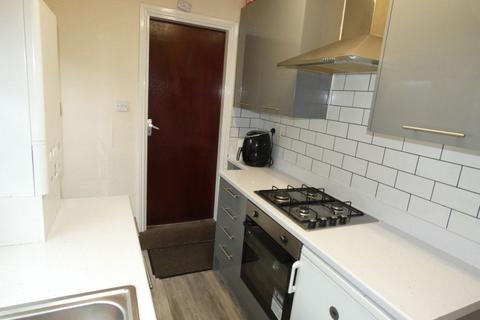 4 bedroom semi-detached house to rent, Ednaston Road, Dunkirk, Nottingham, NG7 2JF