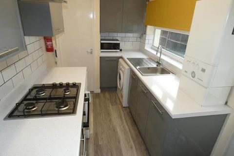 4 bedroom semi-detached house to rent, Ednaston Road, Dunkirk, Nottingham, NG7 2JF