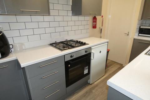 4 bedroom semi-detached house to rent, Ednaston Road, Dunkirk, Nottingham, NG7 2JF