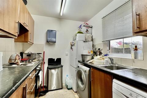 2 bedroom apartment for sale, Old Park Mews, Heston TW5