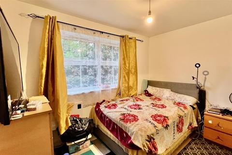 2 bedroom apartment for sale, Old Park Mews, Heston TW5