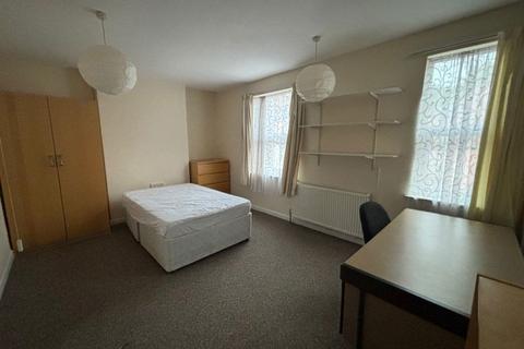5 bedroom semi-detached house to rent, Teversal Avenue, Lenton, NG7 1PY